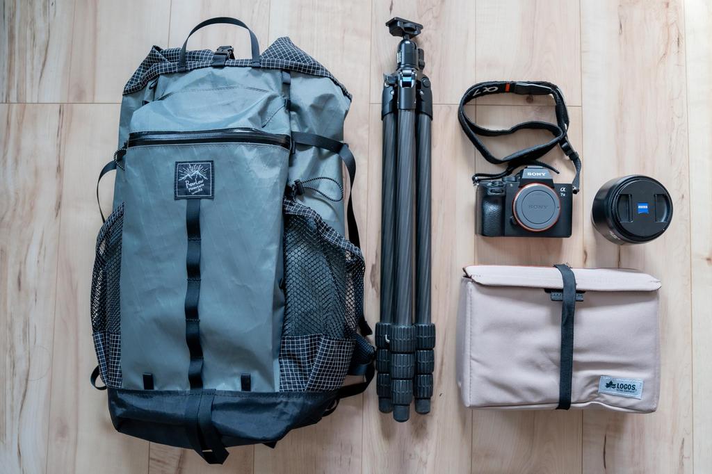 Slik E64 II Light Carbon mit Pan Leichtes 22mm Rohr 2kg Tragfähigkeit Stativ, 4-Segment-Beine, Kopf, 1.040g, Durchmesser, (Produktnummer 107324)