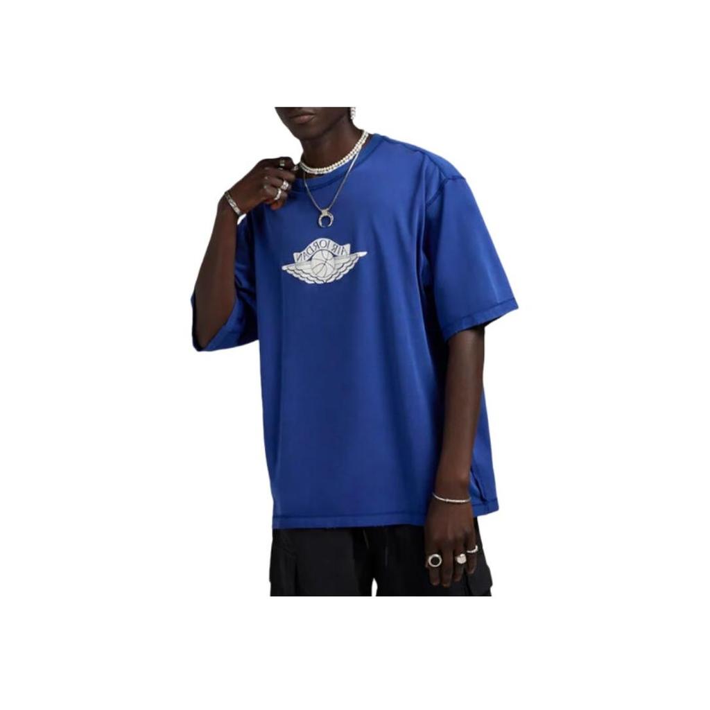 Jordan Camiseta Masculina Gola Redonda Manga Curta Ombro Caído Slim Fit com Logo Azul Royal IB3130-485
