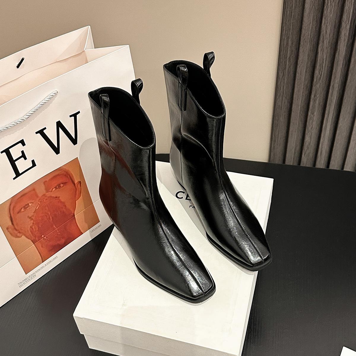 

626-1 French retro pointed V-mouth inner height-increasing western boots 2025 new fashionable versatile high-end fashion boots 35 чёрный