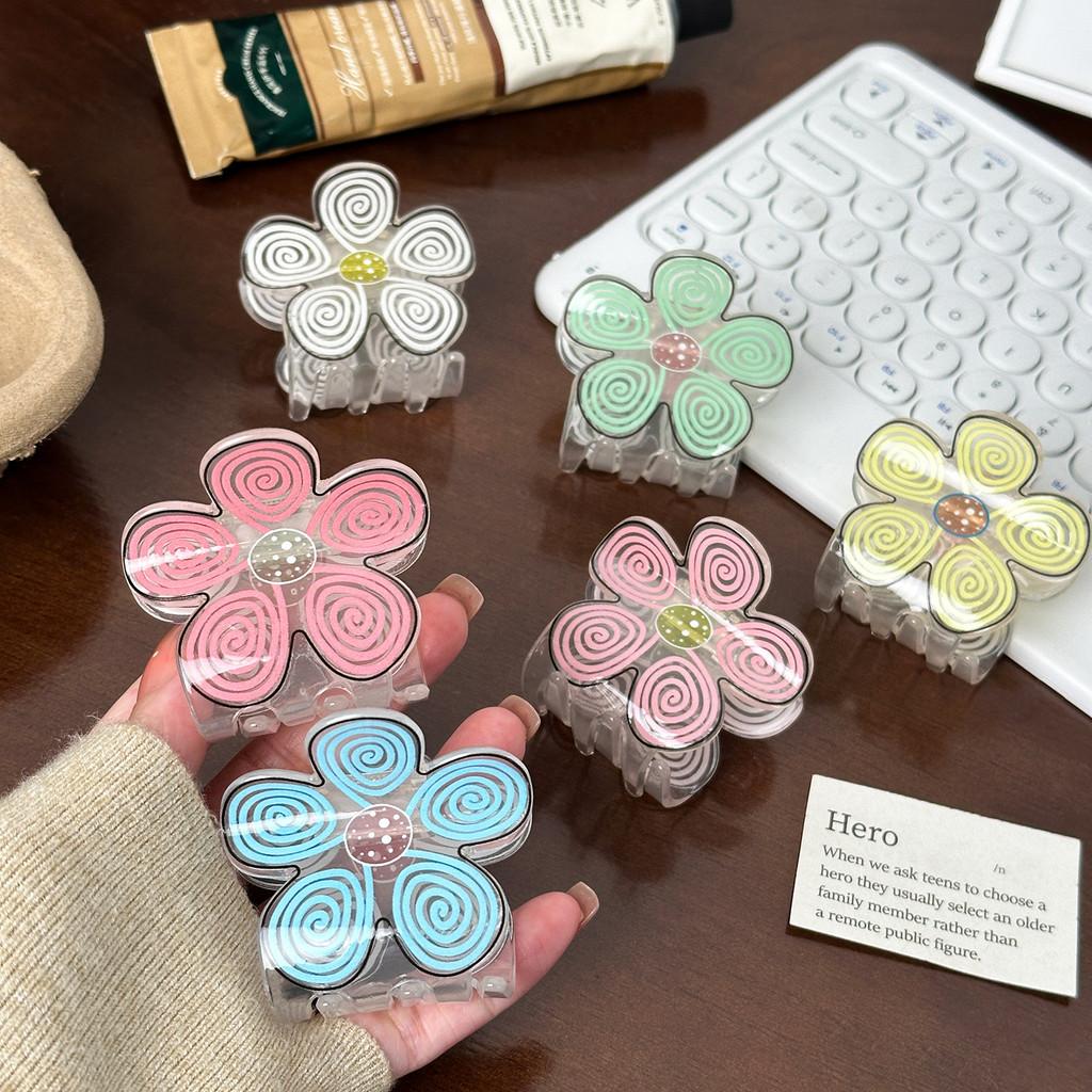 Beautiful Flower Design Hair Clips In Soft Macaron Colors For Fashionable Looks