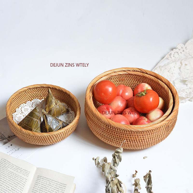 Handwoven Natural Rattan Round Tray Wicker Fruit Plate Eco-Friendly Tabletop Storage Basket for Tea Snack Home Decor Organizer