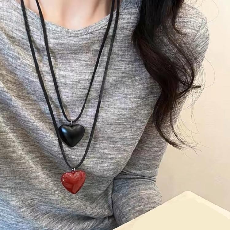 Fashionable Resin Heart Choker with Velvets Tie Adjustable Length Neckchain for Women Eye Catching Sweater Chain Jewelry