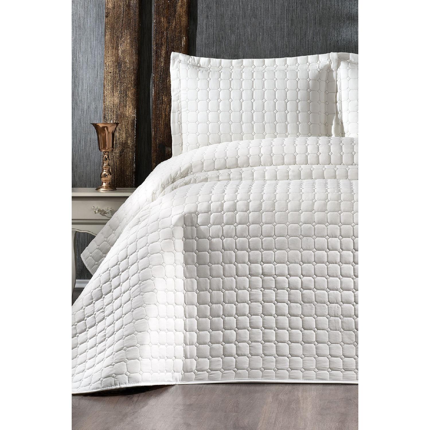 

Esiva Double Bed Cover Cream чистий