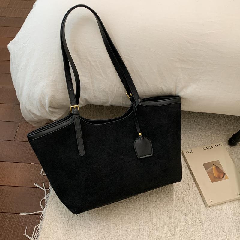

Women s bag 2025 new fashionable versatile tote bag retro large-capacity commuter underarm bag high-end shoulder bag чорний
