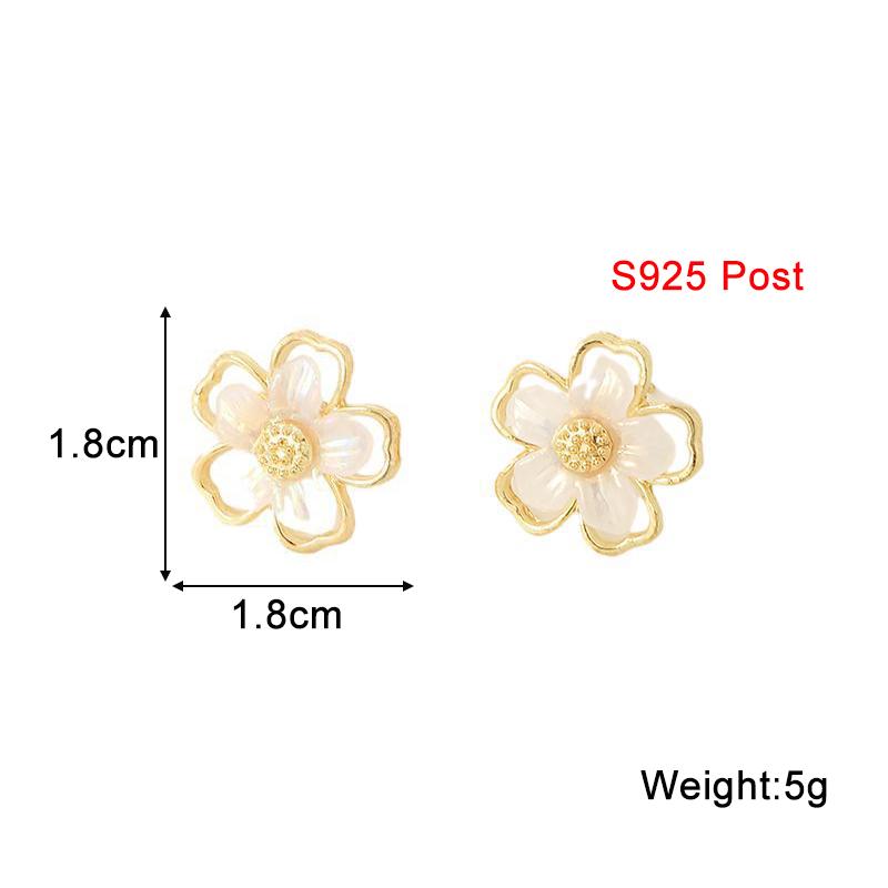 2024 New White Acrylic Flower Stud Earrings for Women Gold Color Side Hollow Floral Small Earrings Korean Cute Ear Decoration