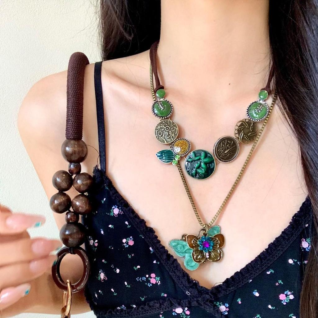 Rhinestone Twin Butterfly Pendant Necklace: Vintage Ethnic Style, Trendy Clavicle Chain for Women