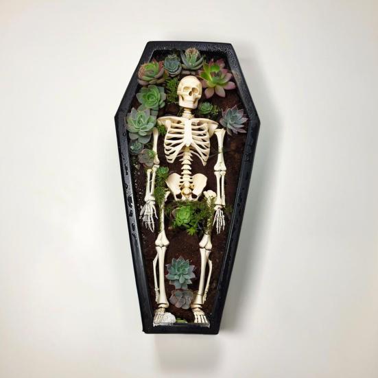 Halloween Casket Planter Gothic Plant Pot Resin Casket Flower Pot for Succulents Home Indoor Shelf Windowsill Decoration