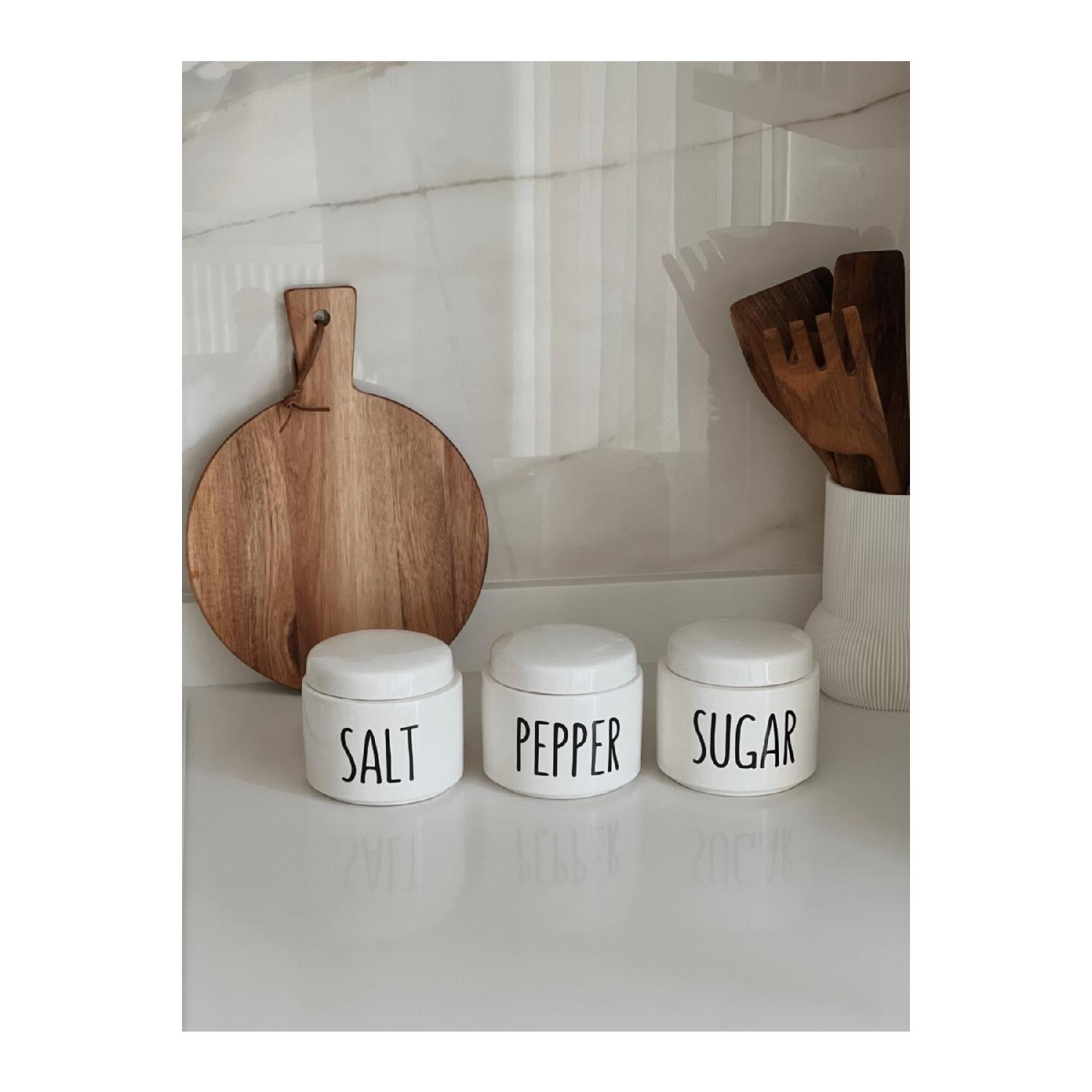 

Набор из 3 керамических баночек для соли, перца и сахара (350мл)