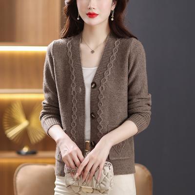 Pull en maille tempérament pour l'extérieur pour femmes automne et hiver col en V poche torsadée vêtements pour femmes d'âge moyen et âgées pull à la mode