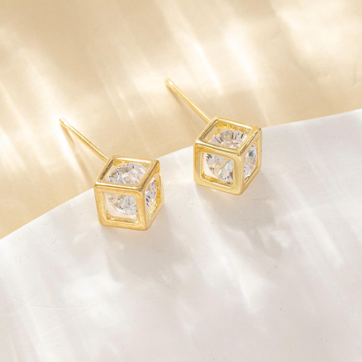 Women s Radiant Ginkgo Leaf Coin Purse and Rhinestone Zircon Earrings Set