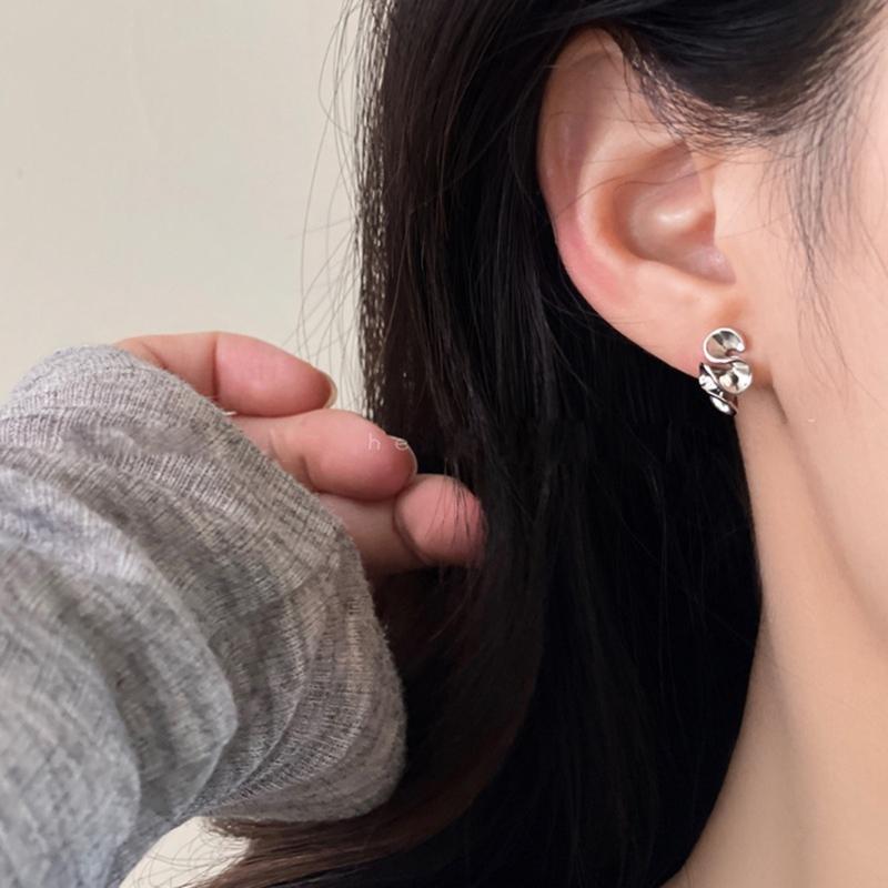 Elegant Flower Earrings Suitable for Women Comfortable Wear Ear Studs Suitable for Daily and Formal Occasions Wear