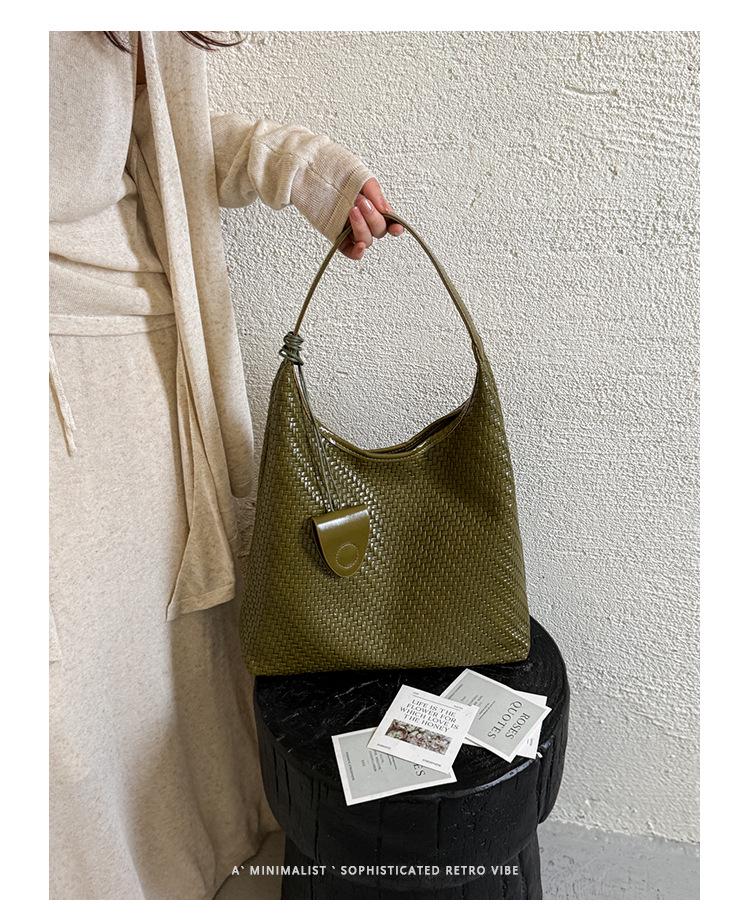 Woven Commuting Tote Bag with Stylish Design and Large Capacity