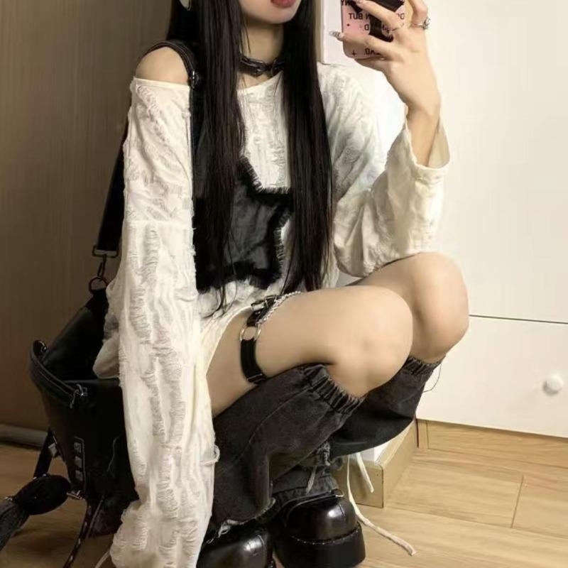 2KWEIRD Grunge Hole T-shirt Women Fashion Star Print Y2k Aesthetic Loose Tees Kpop Fairycore Ripped Tshirt Harajuku Gothic Streetwear