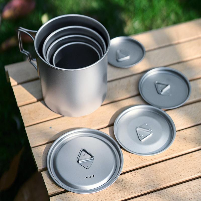 4-teiliges Set Reines Titan Faltbarer Campingbecher Leicht Tragbar für Outdoor-Wandern & Picknick 200ml 300ml 450ml 750ml
