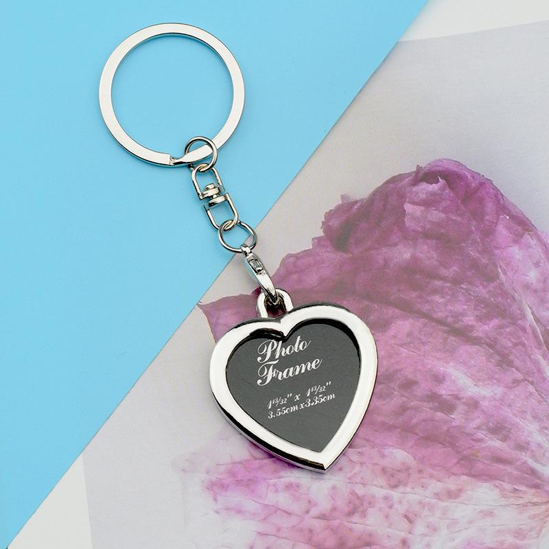 

Металлический брелок для фото в форме сердца: Идеальный подарок на выпускной