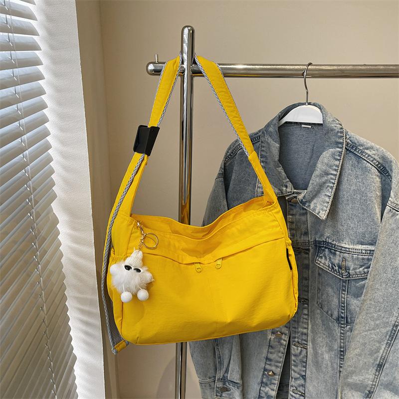 Nylon Cloth Dumpling Bag, the Same for Men and Women, One Shoulder Tote Bag, Large Capacity, Light Sports and Leisure Messenger Bag