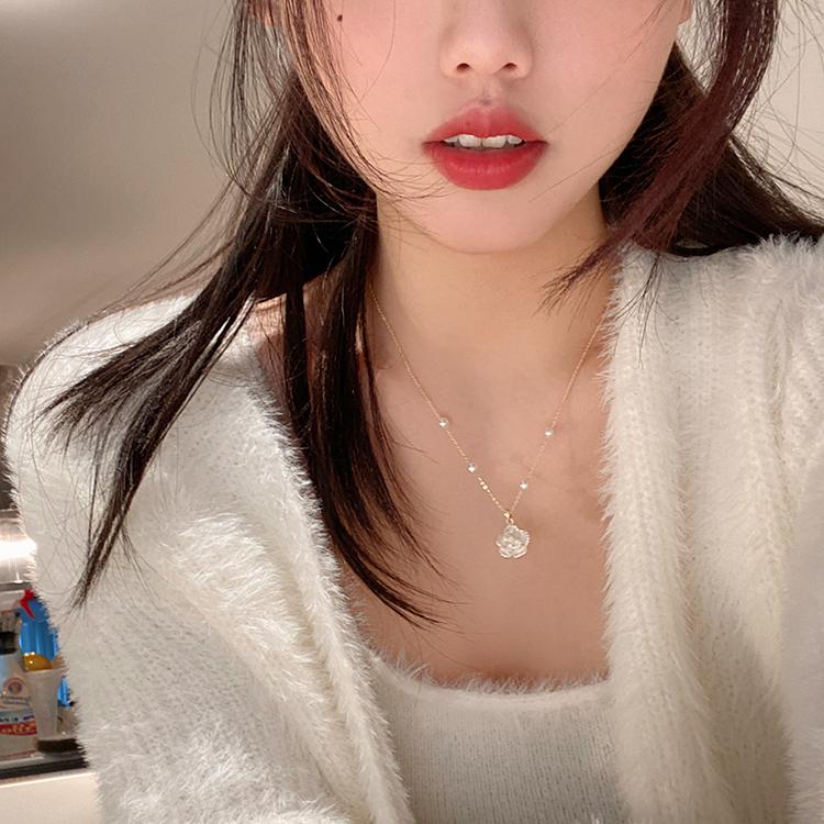 Luxury Women's Necklace Elegant Flower Sweater Chain Korean Women's Necklace Temperament Party Versatile Necklace Simple Sexy Necklace Flower Necklace