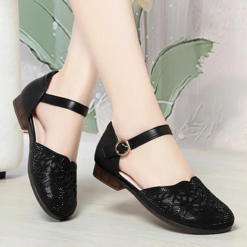Close Head Square Heels Cutout Breathable Rhinestone Shoes Summer 2025 Soft Leather Sandals Women for Office Daily Mom