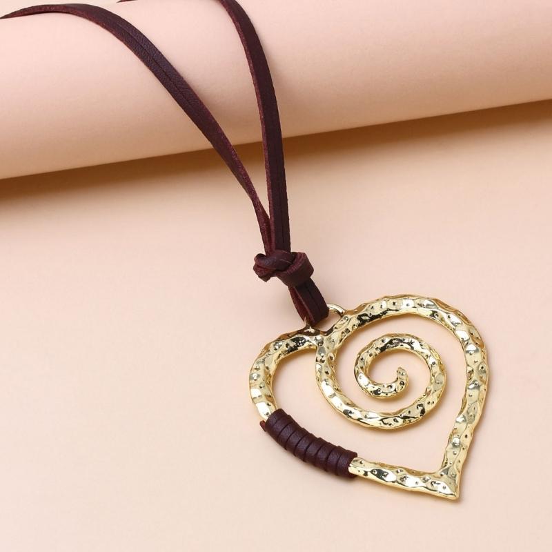 Vintage Heart Necklace Female Temperament Collarbone Chain Korean Student Adjustable Chain Jewelry Gift for Women Girls