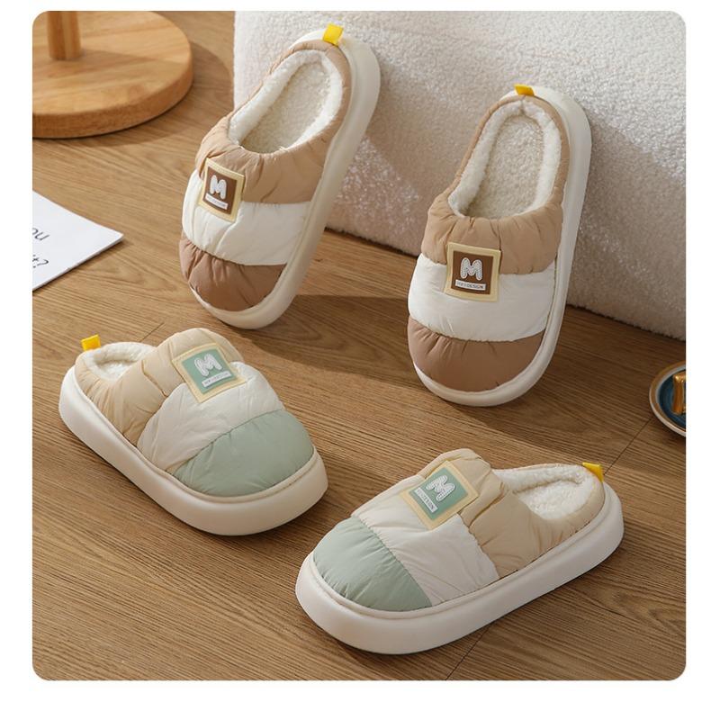 Wasserdichte Oberbekleidung aus Daunenstoff, Paar-Baumwollschuhe für die Wärme zu Hause und rutschfeste Baumwollhausschuhe für Damen