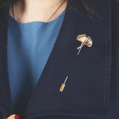 Elegante y Sofisticado Pin de Solapa de Hoja de Ginkgo con Diseños de Aceite Goteante Accesorio de Contraste para Suministros de Fiesta Disfraces