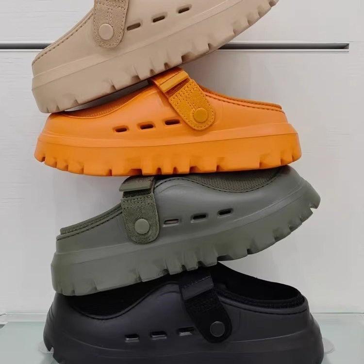 In the summer of 2025, the new thick-soled heightened one-pedal Velcro sandals are breathable and light, and the beach women's shoes are worn outside.