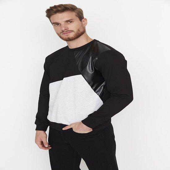 

Siyah Erkek Regular Fit Bisiklet Yaka Uzun Kollu Deri Parçalı Sweatshirt
