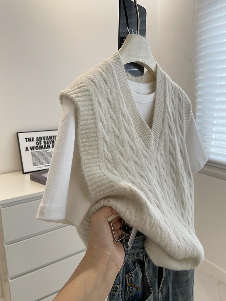 Women's V-Neck Cable Knit Sleeveless Sweater Vest - Slimming, Versatile Layering Mid-Length Top