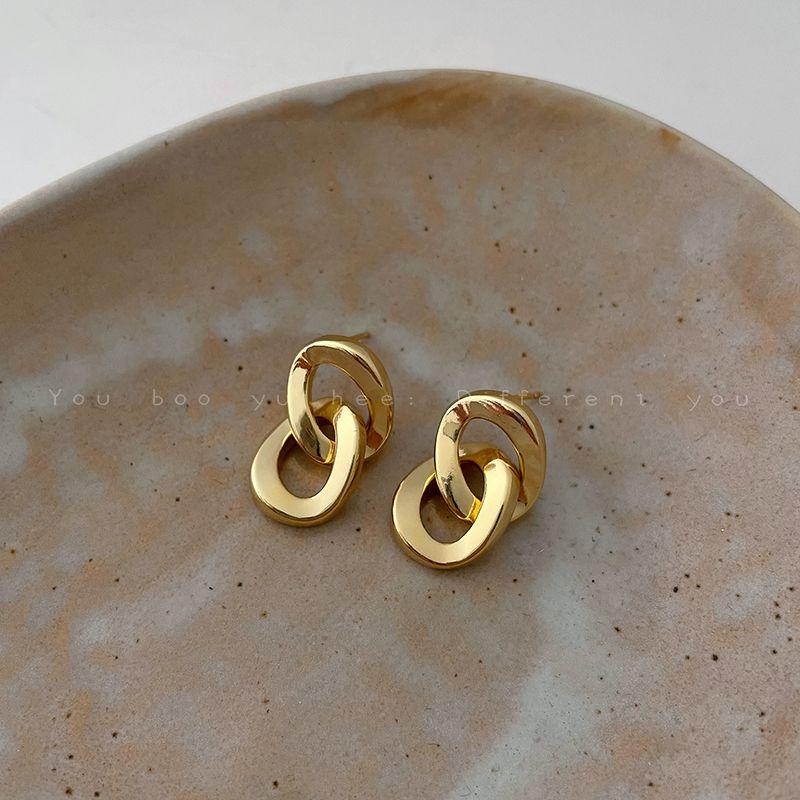 

Niche Style Song Hye Gyo Wearing Female Earrings Metal Chain Golden chain stud earrings (Silver Needle)