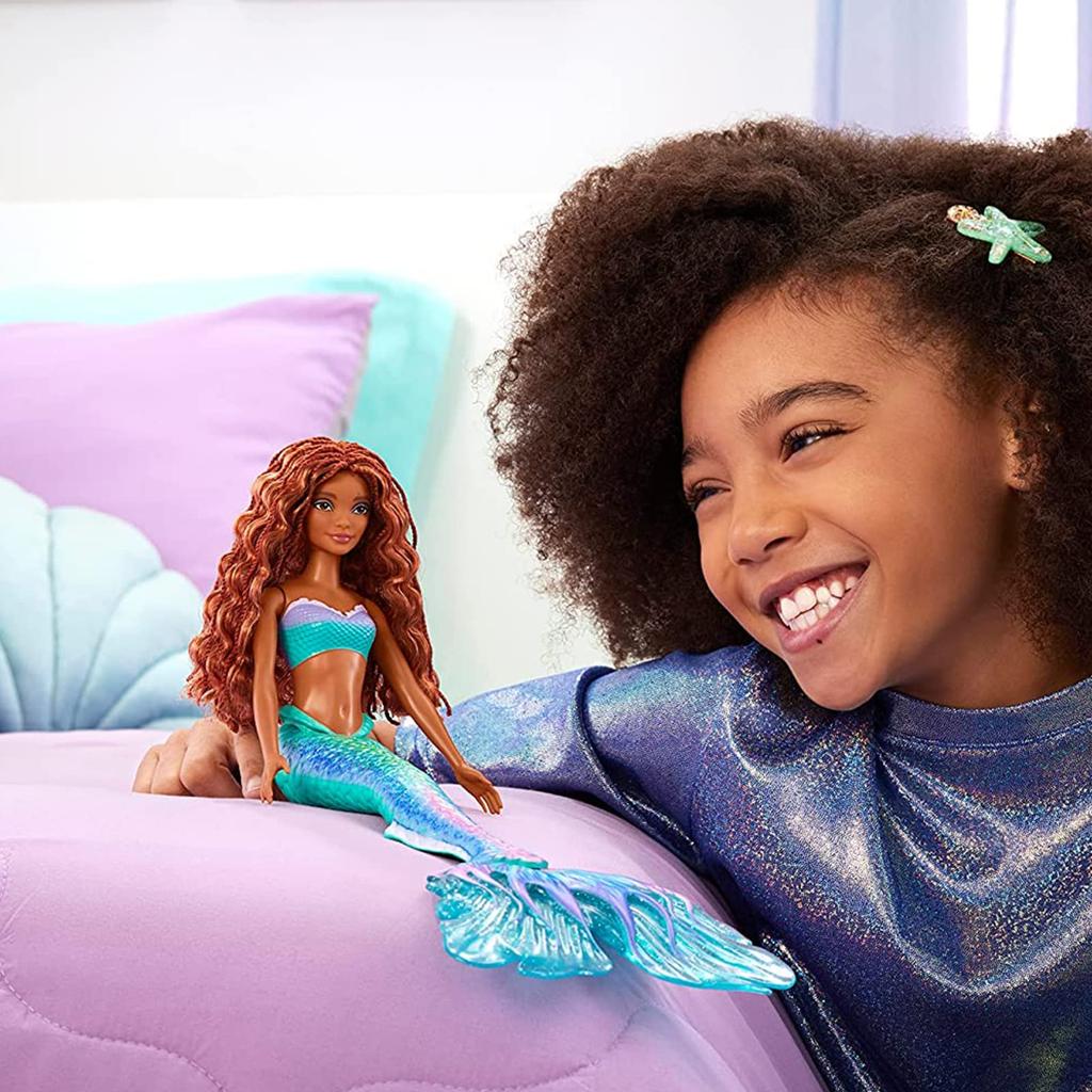 Mattel Disney Arielle Meerjungfrauen-Puppe aus dem Film Arielle die kleine Meerjungfrau 3 und HLX08 Realverfilmung „Die kleine Meerjungfrau“ [Puppe] [Bewegliche Flosse] [Anziehpuppe] [Alter