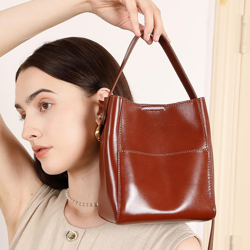 Retro Style Genuine Leather Small Water Cup Bag 2025 New Style Genuine Leather Small Crowd Insert Handbag Single Shoulder  Bag Female
