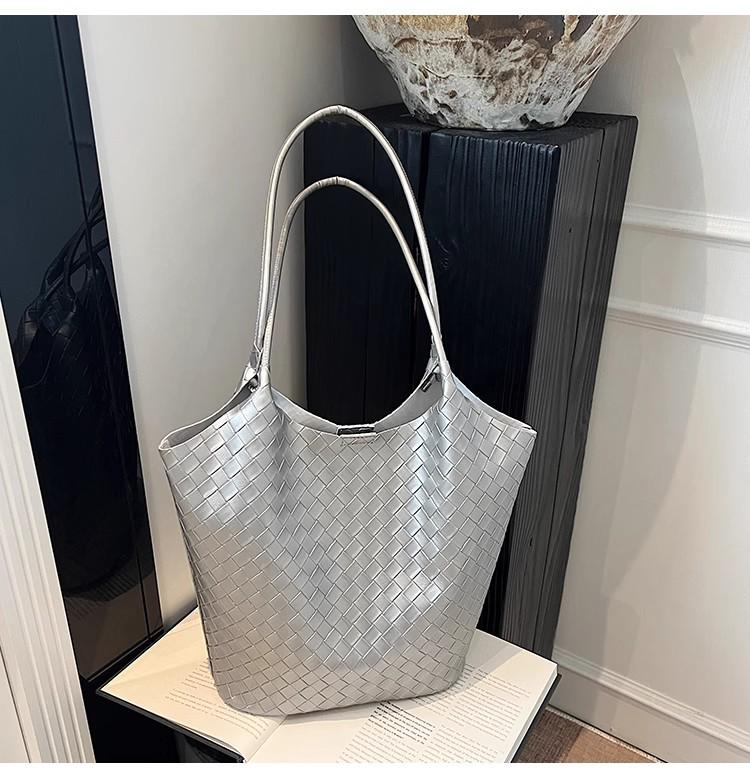 Women s Woven Shoulder Bag - Large Capacity, Fashionable Casual Tote, Versatile Handbag серебряный