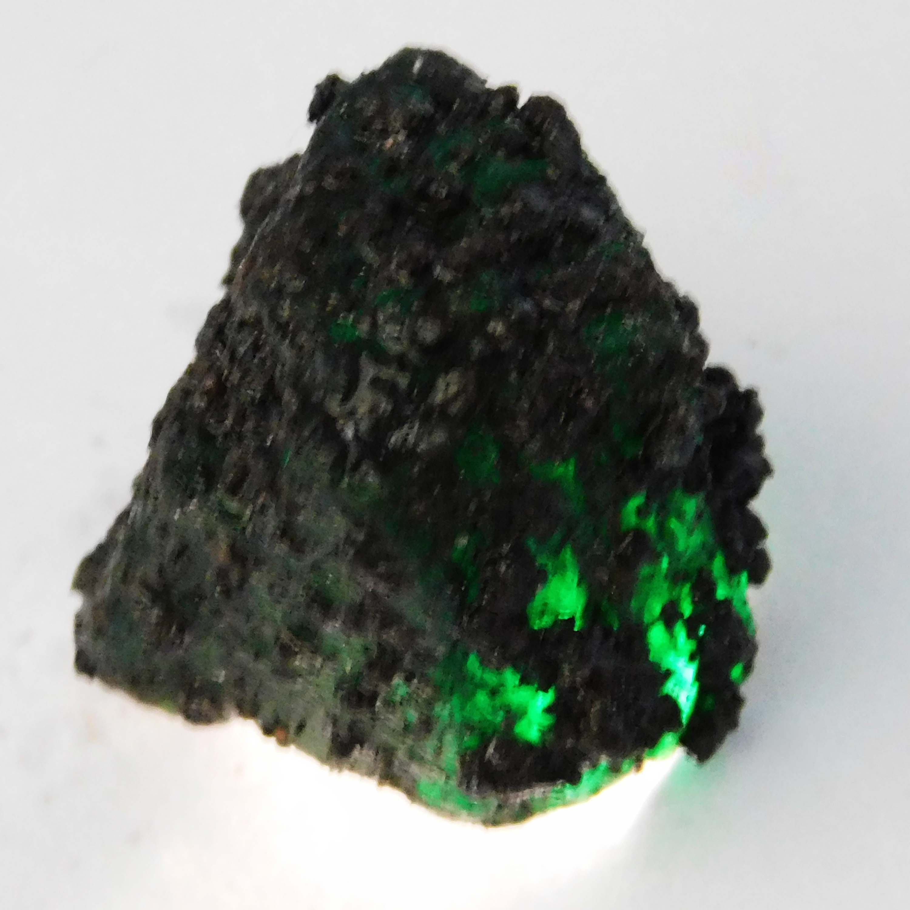 

Natural Green Emerald 69.7ct Rough Certified Loose Gemstone 28.3 mm approx. зелений