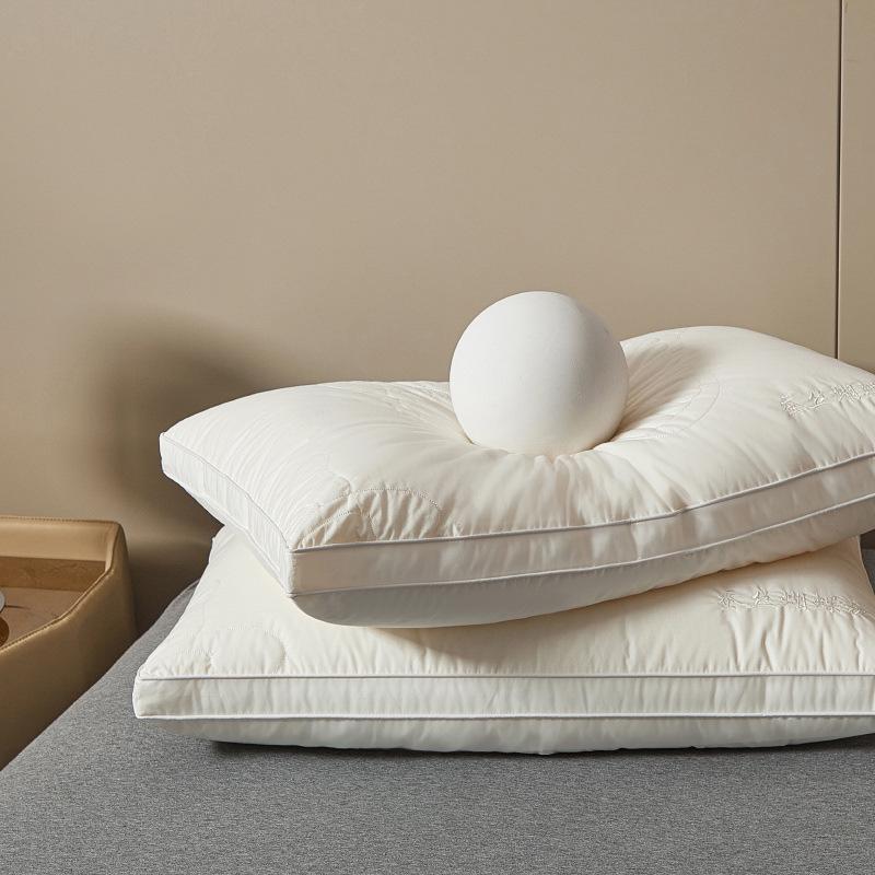 A-klasse Vlinder Zijde Geborduurde 3D Katoenen Hotelkussen - Moeder-Baby Kwaliteit