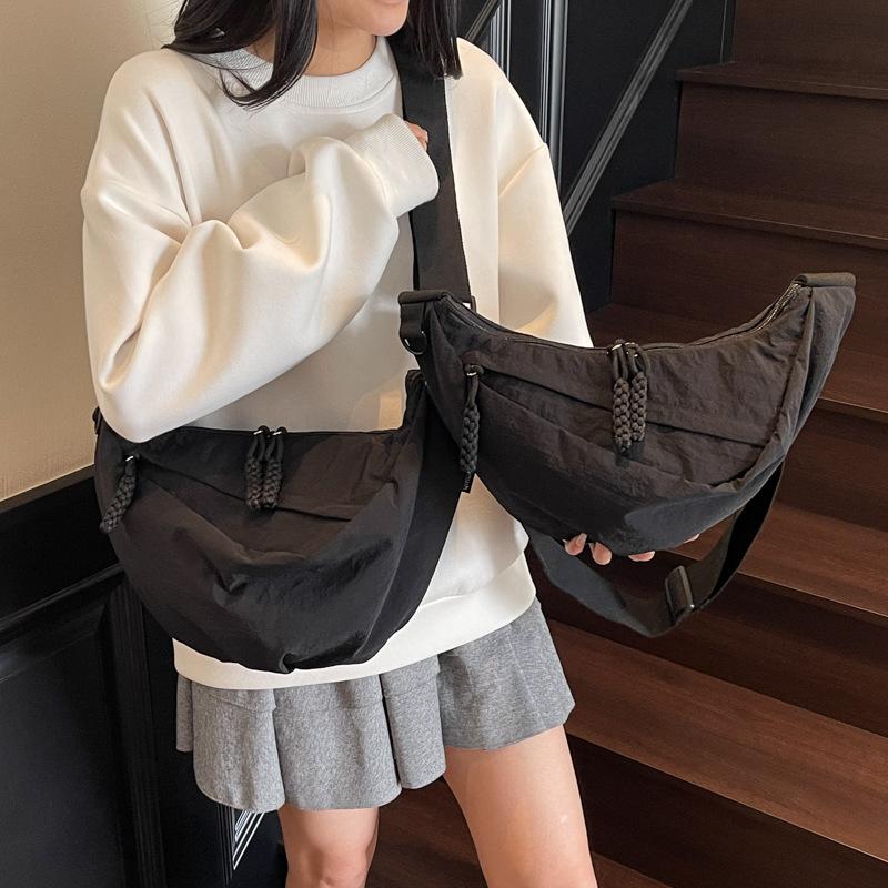 Casual Crossbody Bag for Women's Commuting, Large-capacity Fashionable and Sporty Dumpling Bag, Single-shoulder Bag