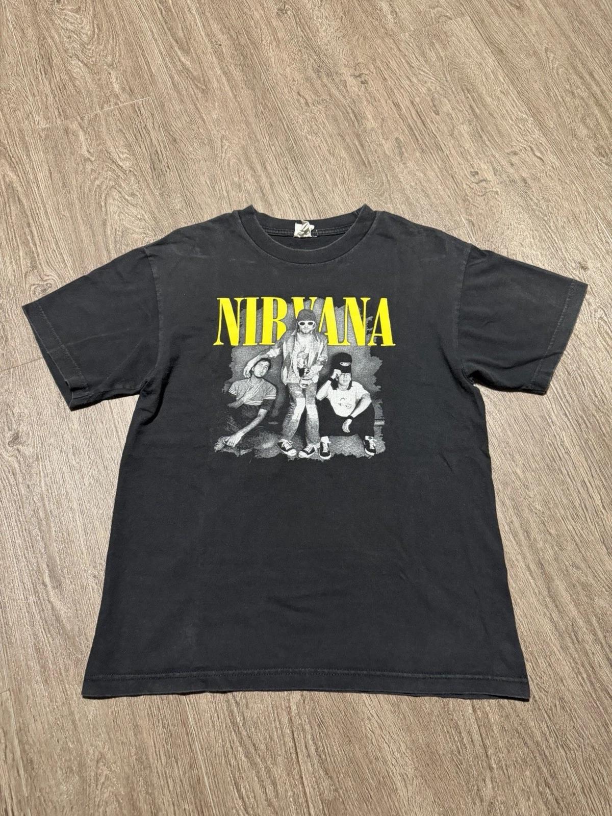 Vintage Nirvana Band T-Shirt Medium Group Photo Grunge Rock Y2K L