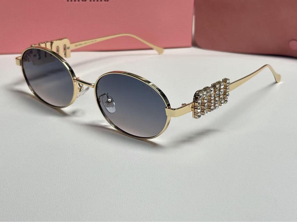 2025 Stylish Oval Frame Sunglasses with Inlaid Diamonds - European & American Fashion Small Frame