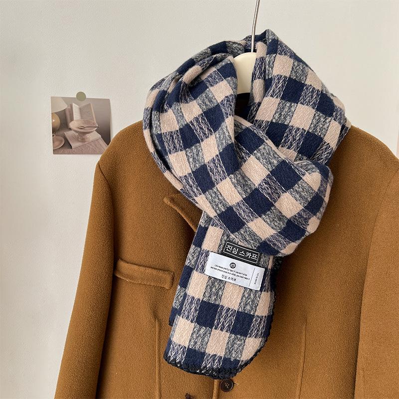 Women's Green Plaid Scarf: Trendy, Versatile, and Warm for 2024 Autumn/Winter