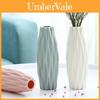Elegante weiße Imitat-Keramik-Blumenvase für schicke Heimdekoration