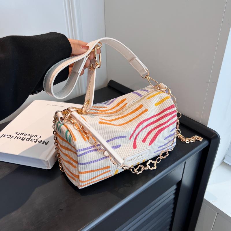 

Fashion chain bag women s new fashion versatile shoulder pillow bag commuter messenger bag бежевый