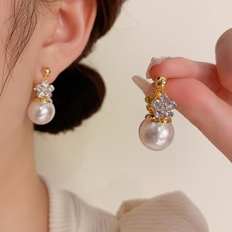 

Korean Minimalist Double-Sided Pearl Flower Ear Cuffs