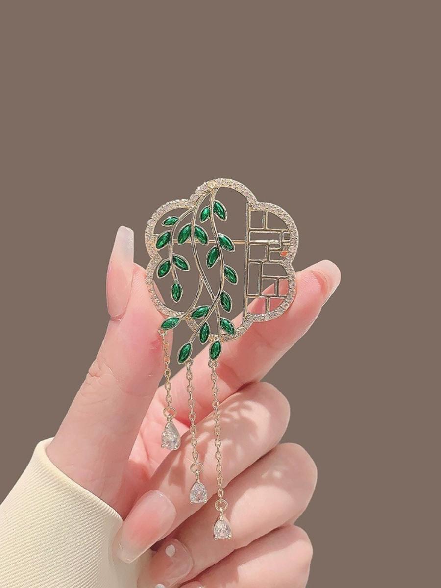 Элегантная китайская брошь-лист сливового цвета с кисточкой для ципао и лацкана костюма