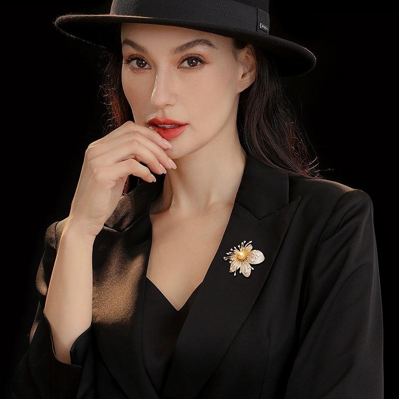 Exquisite Floral Posture, High-end Femininity and Floral Feel Brooch