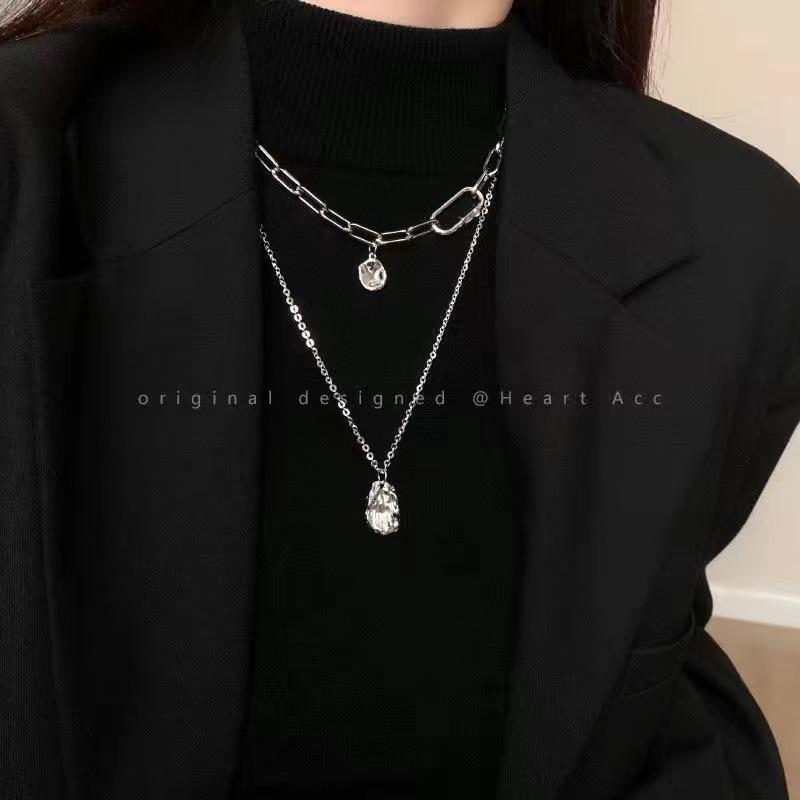 Light luxury niche necklace for women, 2024 new trendy long design sweater chain, autumn and winter high-end feel, elegant match