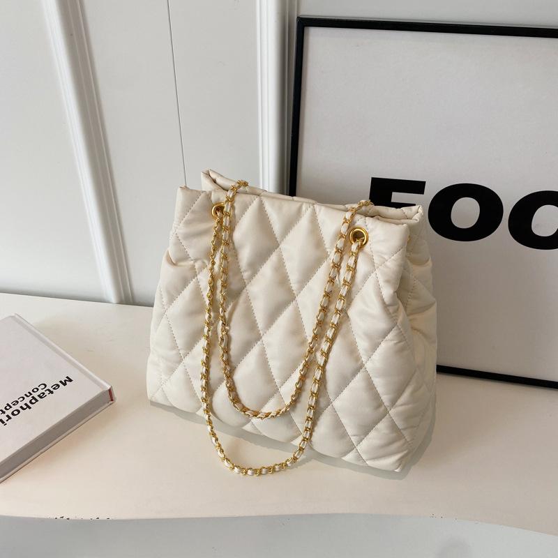 Premium Texture Large-capacity Bag Women's New Autumn and Winter Fashion Diamond Tote Bag Chain Shoulder Messenger Bag
