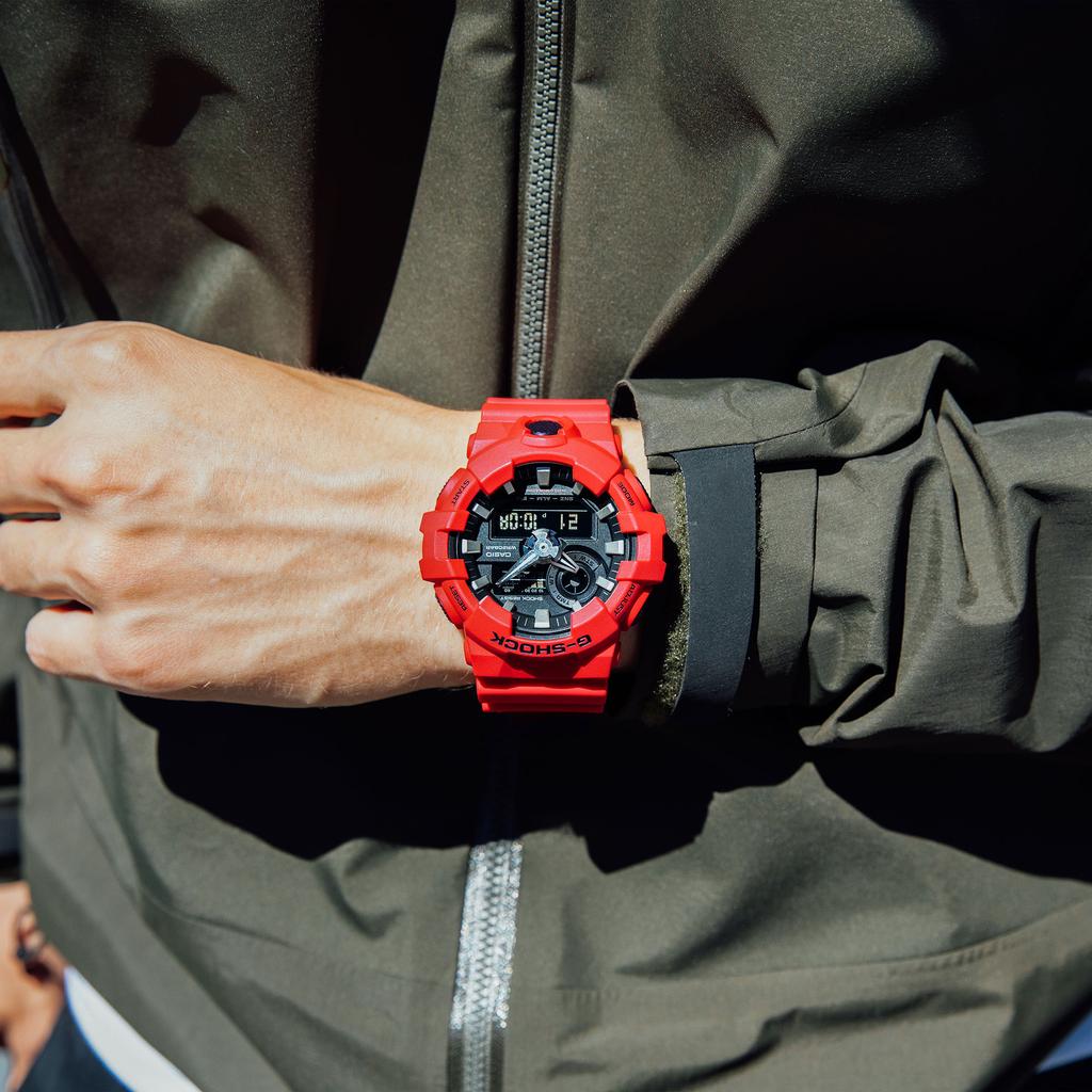 Casio Erkek Reçine 200M Suya Dayanıklı Analog Darbeye Dayanıklı Kuvars Saat GA-700-4A