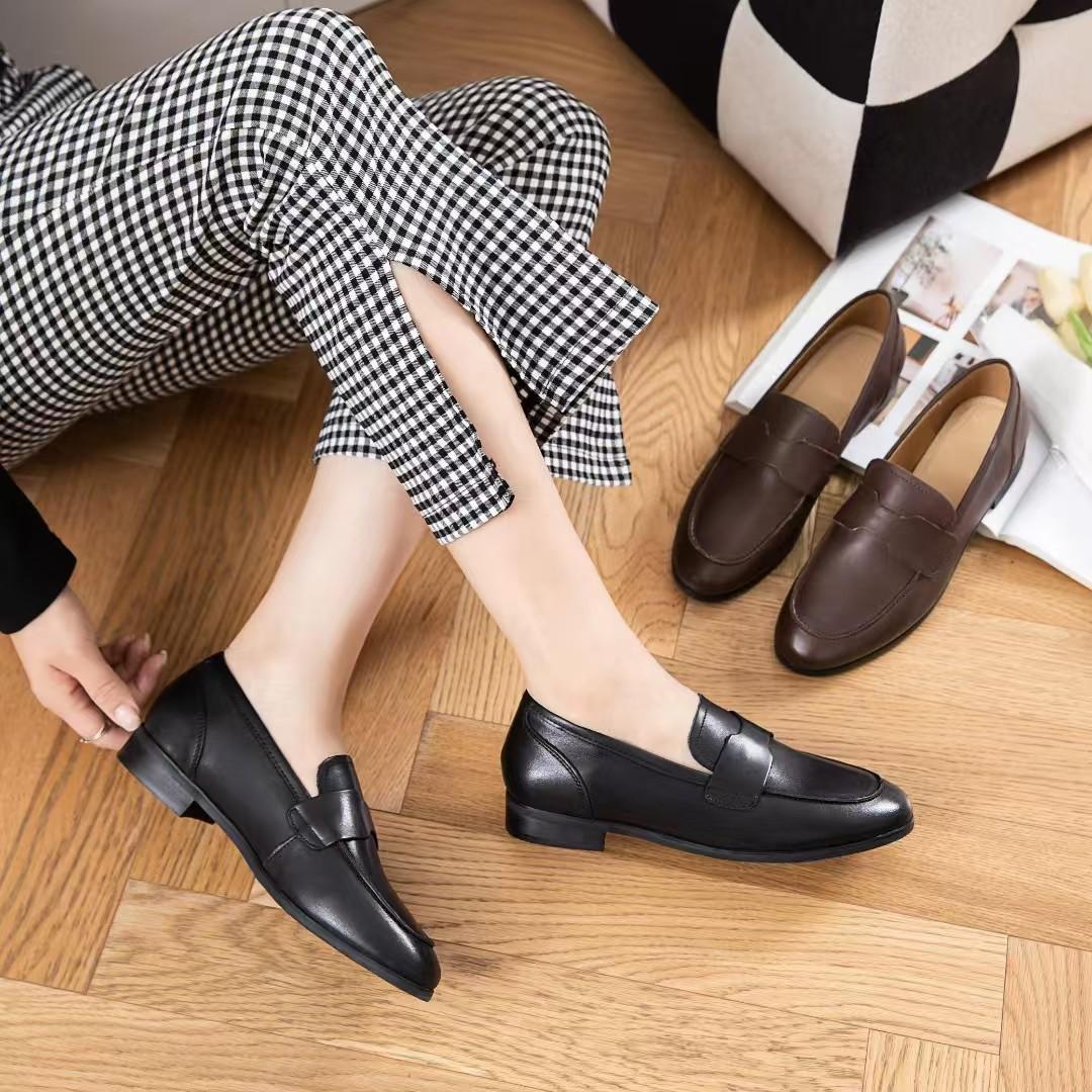 Spring new solid color first-layer cowhide small leather shoes round head medium mouth low-top lazy shoes women 35 8325₽