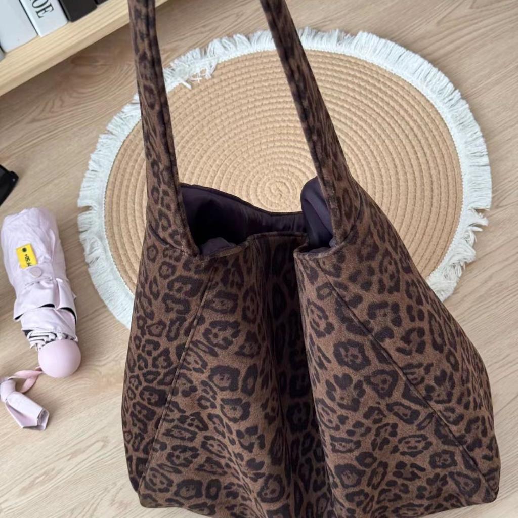 Korean Retro Leopard Print Suede Tote Bag Women's 2025 New Autumn and Winter College Style Large Capacity Shoulder Armpit Bag