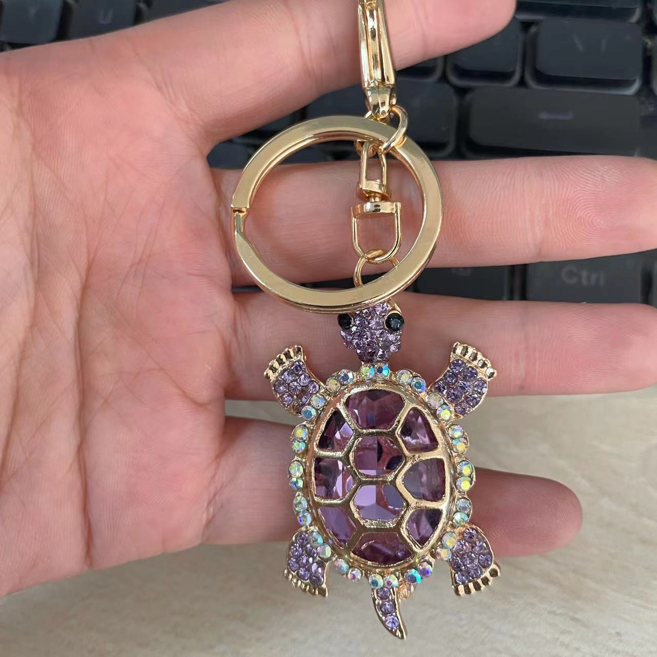 

Милый брелок для ключей в виде черепахи, креативный подарок, модный брелок фиолетовый