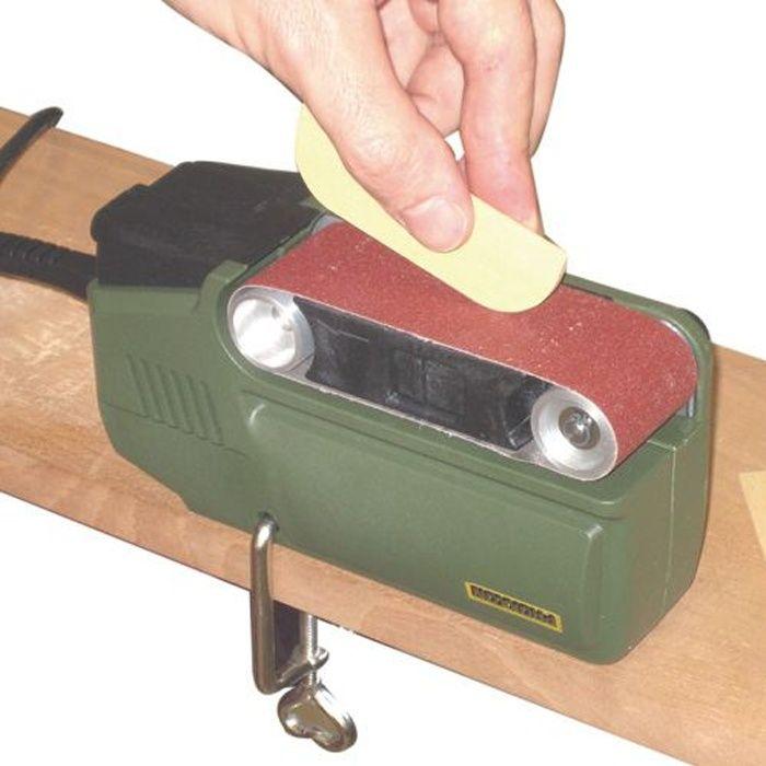 Ponceuse à bande Proxxon BBS/S - 150W - Compacte et légère - Coffret + 10 abrasifs inclus